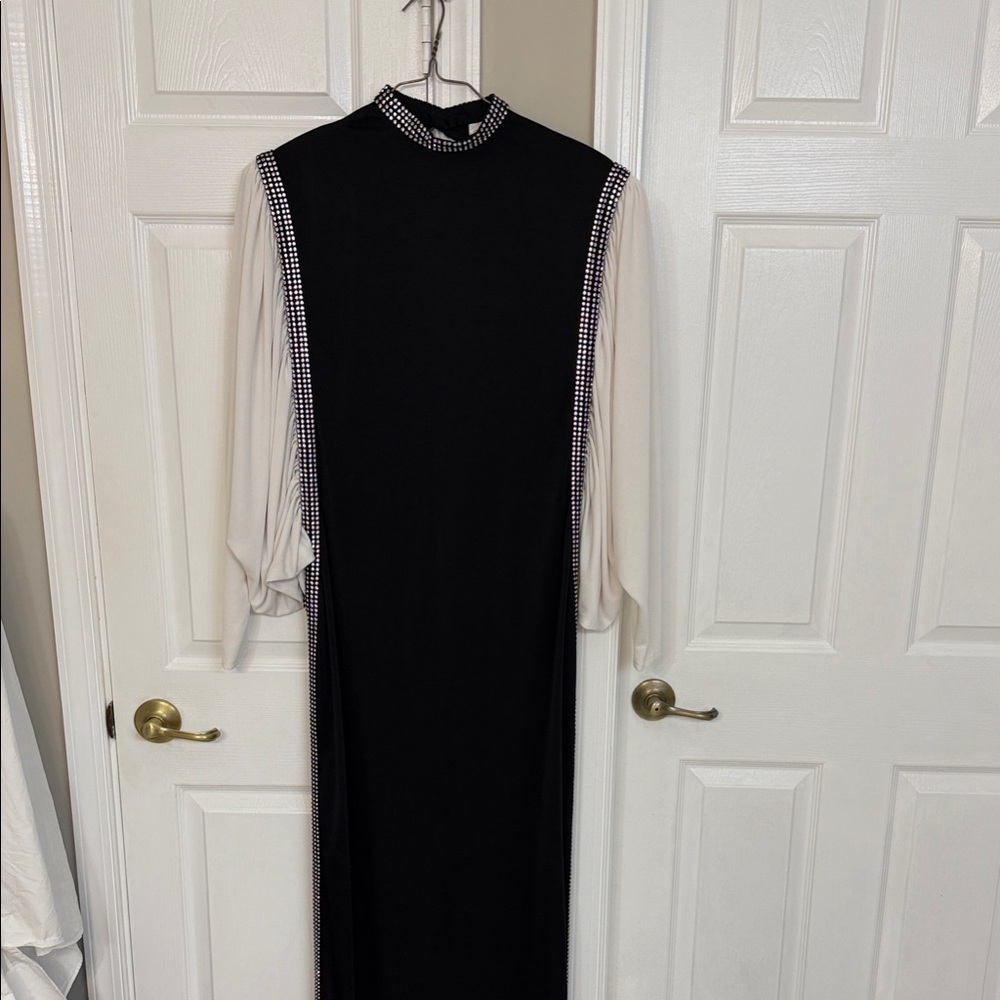 Chic Black and White Long Sleeve Dress
